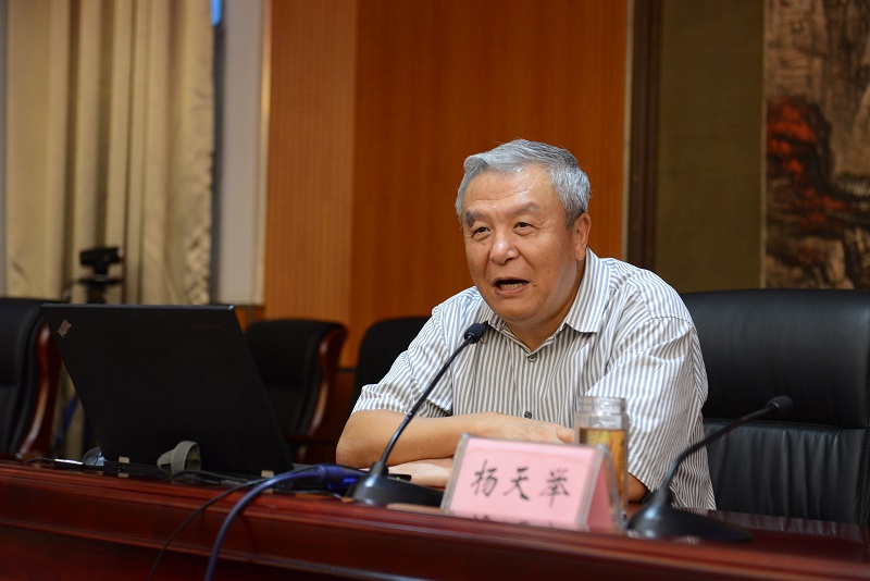 杨天举讲座.JPG