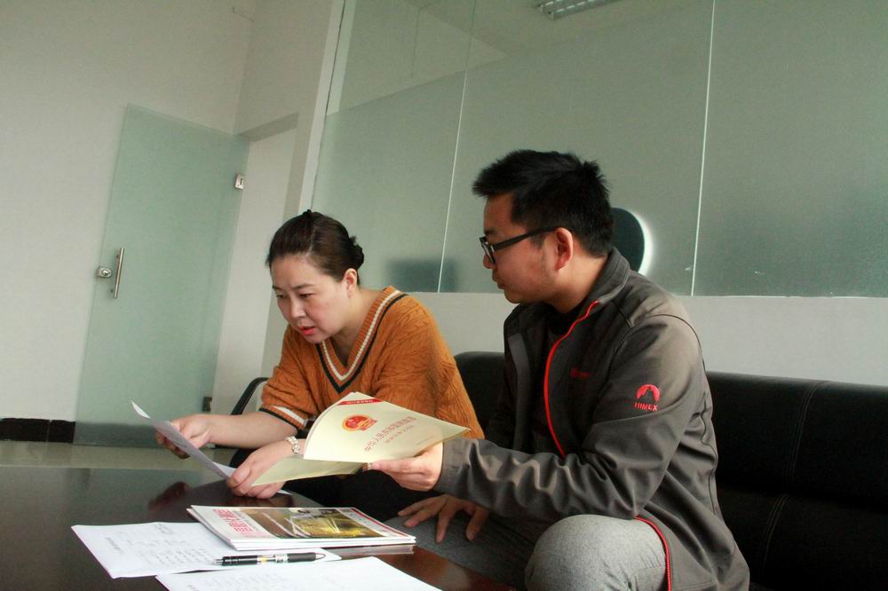 复制 精准宣传测绘法志愿者来到省科学院.JPG