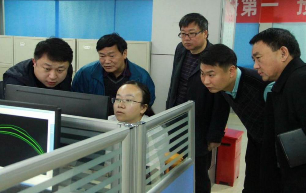 复查组到作业室检查并了解测绘新科技 复查组到作业室检查并了解测绘新科技