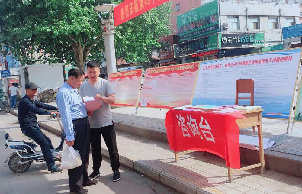 鲁山县测绘地理信息局开展新《测绘法》宣传活动 (3).jpg