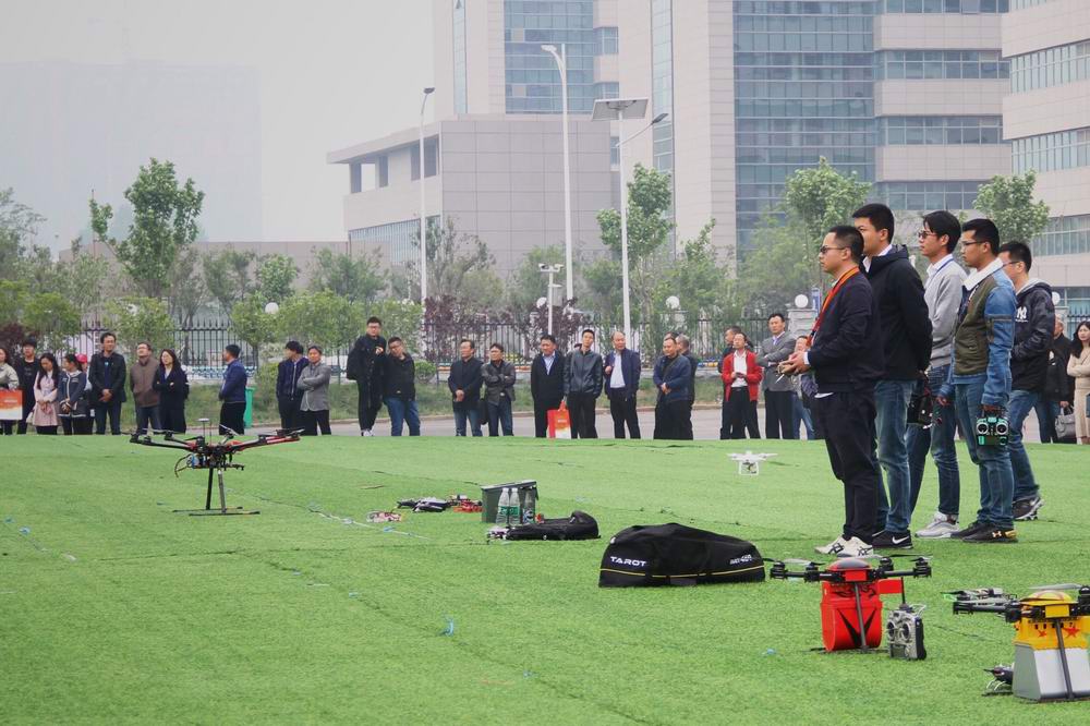 无人机教学演示.JPG
