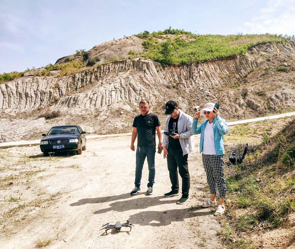 鲁山县自然资源局利用无人机航拍采集矿山影像 - 副本.jpg