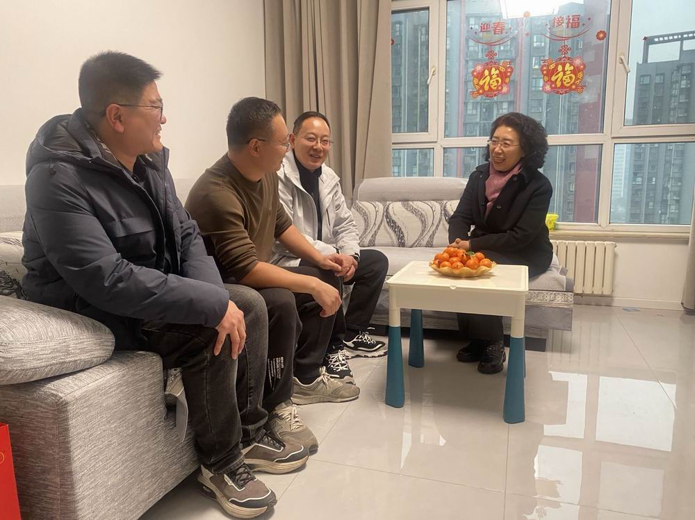 调整大小 余海坤（第一书记）.jpg