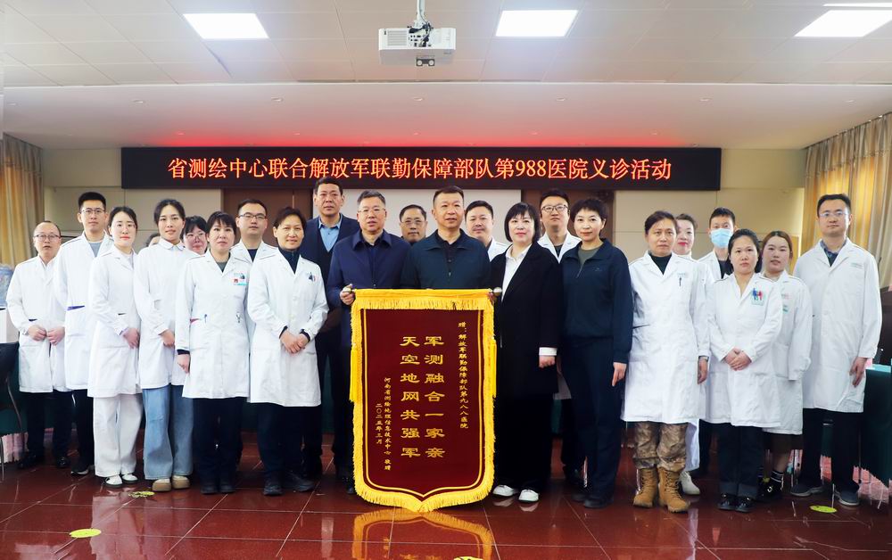 调整大小 1合影.jpg