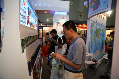 中图社琳琅满目的图书