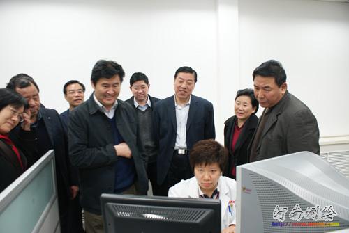 徐德明局长一行在视察河南省数字化生产基地