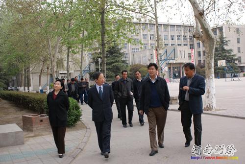 徐德明局长在郑州测绘学校视察