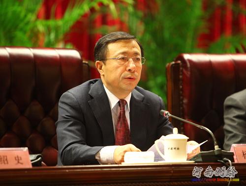 人力资源和社会保障部副部长、党组成员、国家公务员局党组书记、副局长杨士秋出席会议并宣读对全国测绘系统先进集体、先进工作者的表彰决定。