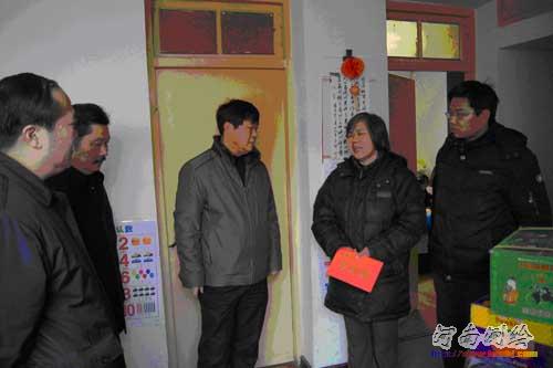 慰问困难党员家庭