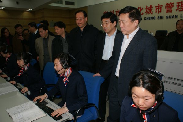 张大卫副省长李维森副局长视察数字郑州城市管理指挥中心