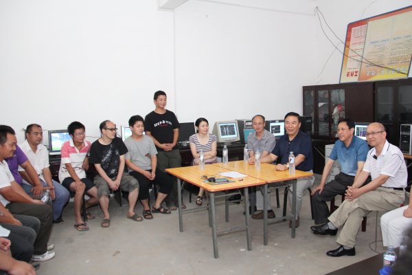 禄丰年副局长与外业测绘队员座谈