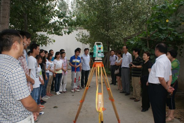 贾局长看望外业一线人员