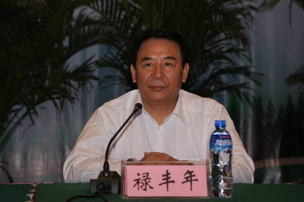 河南省测绘地理信息局副局长禄丰年参加会议并宣读国家局文件