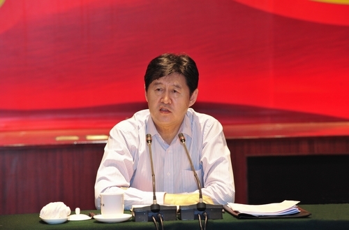 国家测绘地理信息局党组书记、局长徐德明出席座谈会并讲话。