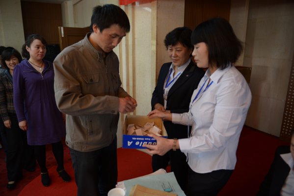 各参赛队领队抽签