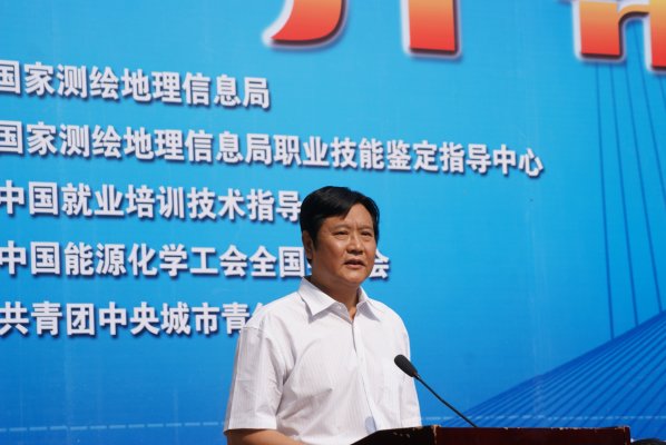 河南省人民政府副省长赵建才致辞。