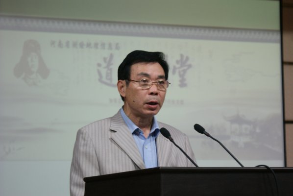 秦福军副书记宣读招募志愿者通知