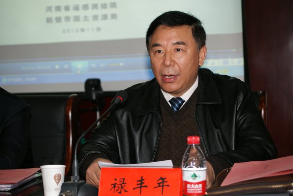 禄丰年副局长宣读专家验收意见