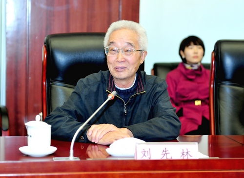 北京四维远见信息技术有限公司董事长、中国工程院院士刘先林在签约仪式上发言。