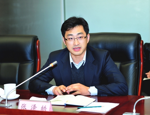 融成科技总经理张泽皓在签约仪式上发言。