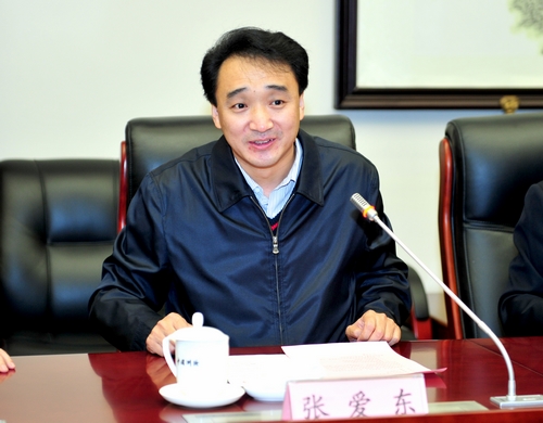 国门商务区主任张爱东在签约仪式上发言。 