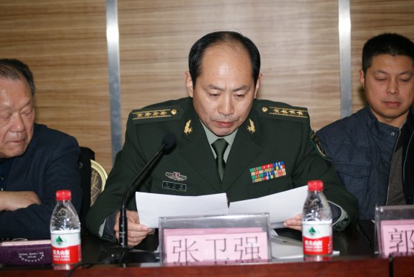 张卫强副理事长宣读中国测绘地理信息学会和兄弟学会贺电、贺信