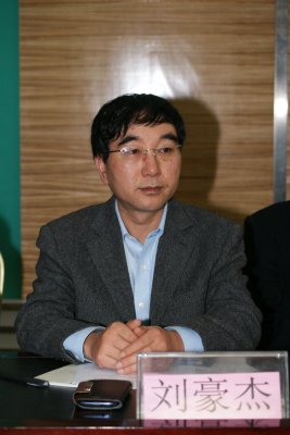 刘豪杰副理事长主持院士报告会