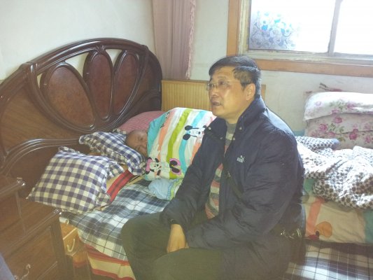 河南省基础地理信息中心副主任张进军看望并慰问病中的王兵役同志