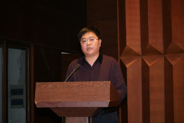 先进单位的位代表作了会议交流发言。