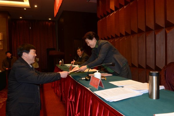 各省辖市、省直管县国土资源局（测绘地理信息局）递交目标责任书。