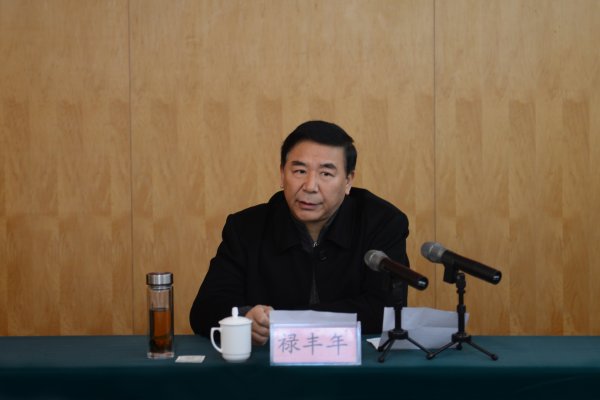 河南省第一次全国地理国情普查领导小组办公室常务副主任、河南省测绘地理信息局副局长禄丰年出席开班仪式并讲话