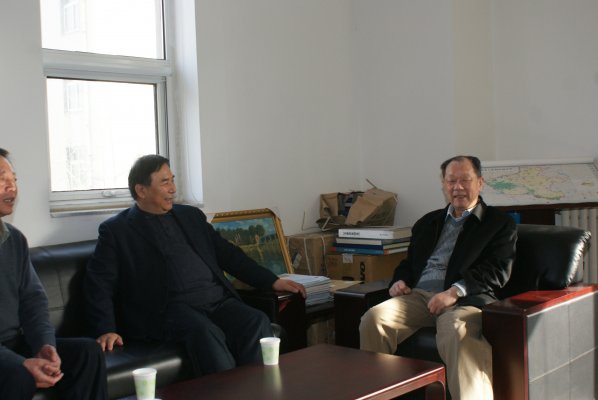 禄丰年慰问王家耀院士