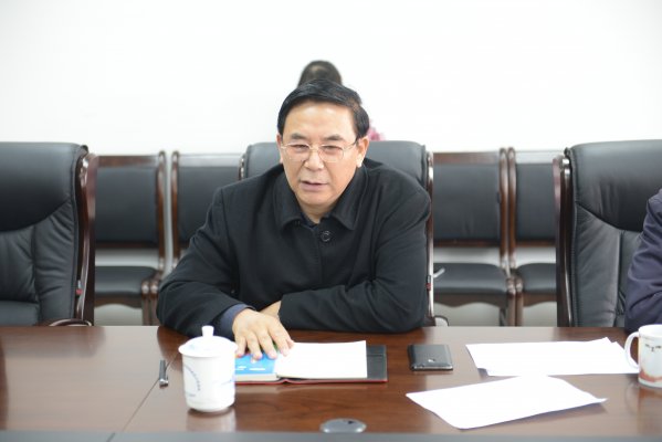 河南省第一次全国地理国情普查领导小组办公室常务副主任、河南省测绘地理信息局副局长禄丰年（主持工作）出席会议