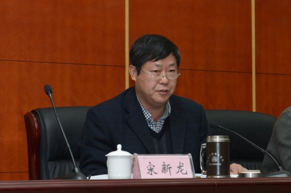 局党委委员毛忠民、宋新龙宣读表彰决定