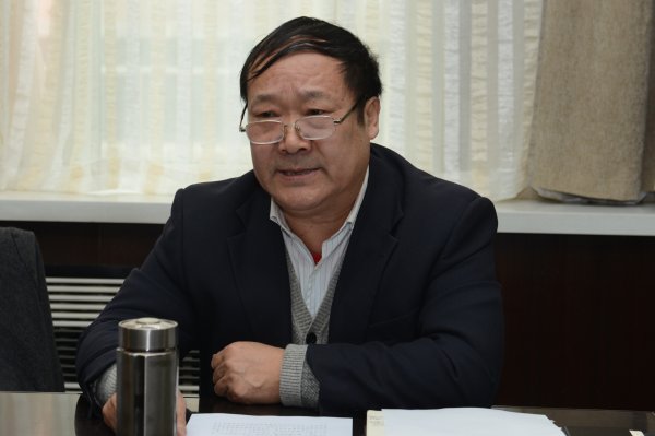 河南省测绘地理信息局信息中心主任郑思明作工作报告