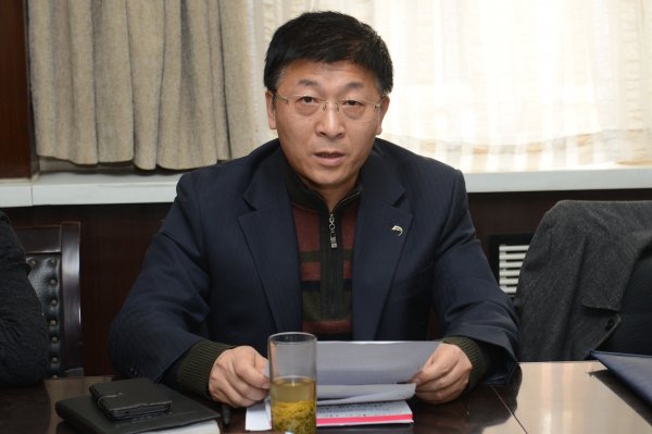 河南省测绘地理信息局信息中心副主任田高力作会议总结并宣读表彰决定