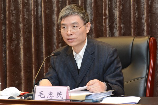 局党委委员毛忠民宣读表彰决定