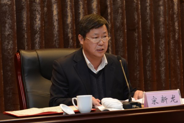 局党委委员毛忠民、宋新龙宣读表彰决定