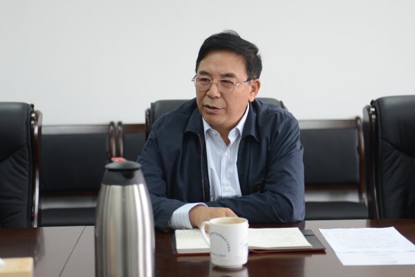 河南省测绘地理信息局副局长禄丰年（主持工作）出席会议并讲话