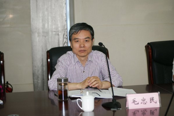 毛忠民参加会议