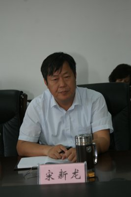 河南省测绘地理信息局党委委员宋新龙参加会议。