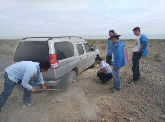 车陷隔壁滩,测绘队员勇于自救