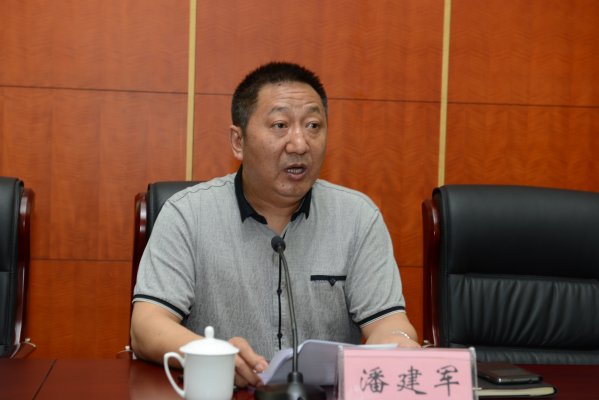 潘建军处长宣读任职文件