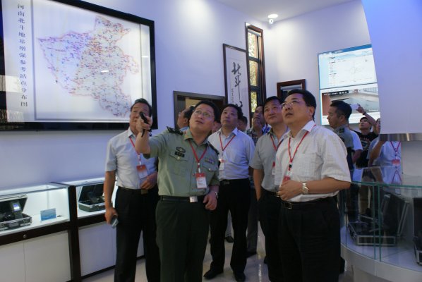 参观信大北斗导航基站