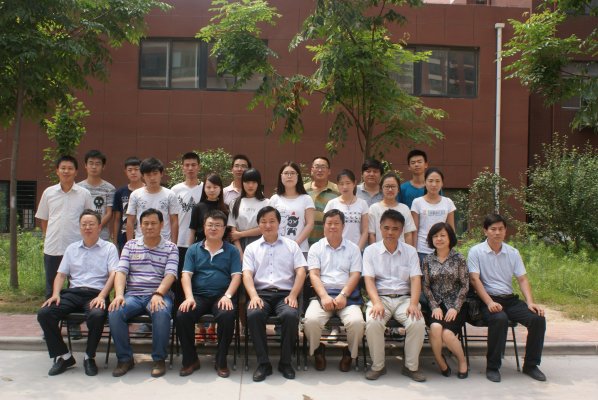 刘济宝局长与外业人员合影留念