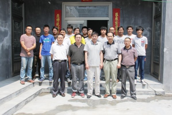 王进福副局长与队员们合影留念
