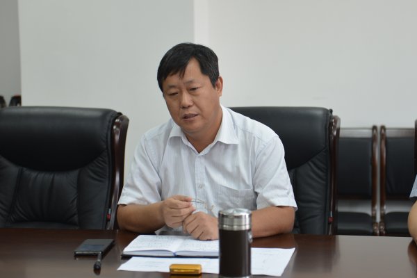 宋新龙主持会议