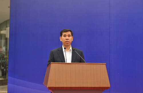 竞赛组委会办公室主任、国家测绘地理信息局职业技能鉴定指导中心主任易树柏主持开幕式