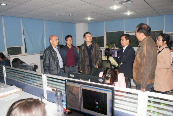 检查组在寰宇测绘公司检查