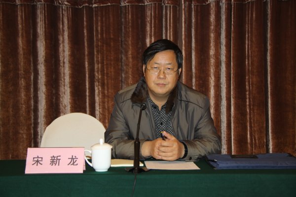 局党委委员、省普查办副主任、普查专职办公室主任宋新龙主持大会